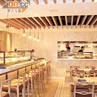 餐廳設計以巴塞隆拿Boqueria市場作藍本，吧位放置由當地入口的食材，還設半開放廚房，讓客人感受熱鬧氣氛。