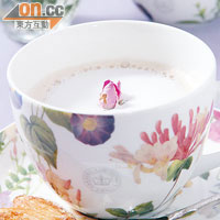 Oolong Rose Milk Tea  $60<BR>混合了玫瑰花的烏龍茶芬芳清香，做成奶茶不算濃郁，卻傳來陣陣花香。