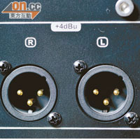 除了大路的RCA插口外，還設有平衡插口方便接駁擴音機。