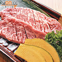 日本產三筋牛排肉 $235<BR>牛肩肉內後的肌肉，極為少有，油脂分布同樣細密，活動量較三角多，肉味更濃，每邊燒約半分鐘後即成。