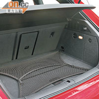 尾箱標準容量為325L，摺合後排座椅可達1,060L。