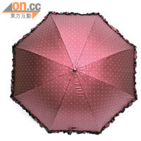 For Ladies<br> 酒紅色Dot柄傘身，沿邊以皺摺花邊裝飾，賣相華麗；長傘款式較受力，有姿勢又夠實際。$199（c）