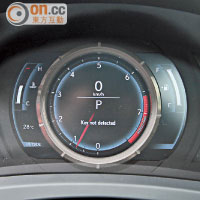 從LFA超級跑車移植過來的可移式儀錶板，可按駕駛者的喜好左右移動，讀取不同行車資訊。