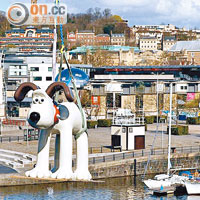 特大掌門狗，就守在海港，成為Gromit觀光路線的起點。