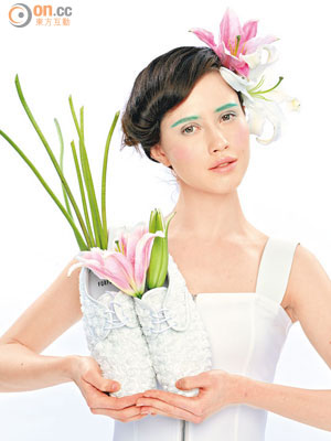 fleamadonna白色拉鏈連身裙 未定價（n）<br>FORFEX白色立體玫瑰花布鞋 $3,100（k）