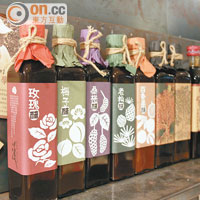 除了工藝品，還有不少地道食品，如溪底遙學習農園的果醋，售價NT400起（約HK$103）。