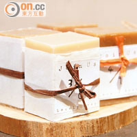 以冷製方式製作的手工肥皂，散發着陣陣香味，NT$200（約HK$52）。
