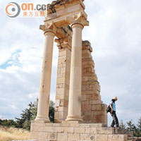 高約10米的羅馬式巨柱，成為旅遊書必備的風景之一。