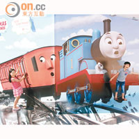 小火車快要出軌了！46呎長3D幻視藝術畫，由香港插畫師協會會長黃俊飛打造，小朋友快D埋位拯救吧！