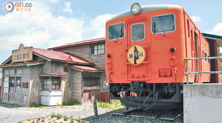 開拍《鐵道員》前Kiha 12型柴油火車已全數報廢，故特別以Kiha 40型改造，非常認真。