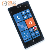 採用《Windows Phone 8》系統，提供Live Tiles方塊主頁。