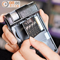 HM-901平衡卡的更換方法同換RAM一樣，卡身備有4枚OPA627放大芯片。