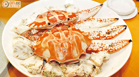 韜韜早前帶團到潮州搵食，一嘗當地經典名菜凍紅蟹，味道鮮甜！