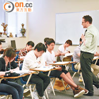 25課時的免費試讀課程內，學生將一連5天接受外籍教師作小班授課。