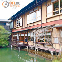 餐廳建築都與日式庭園作伴。
