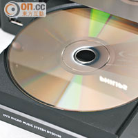 碟盤除了支援CD音樂，還可播放DVD影碟。