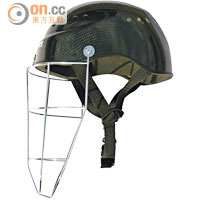 與傳統頭盔最大分別是前方加設面罩，提升保護性。