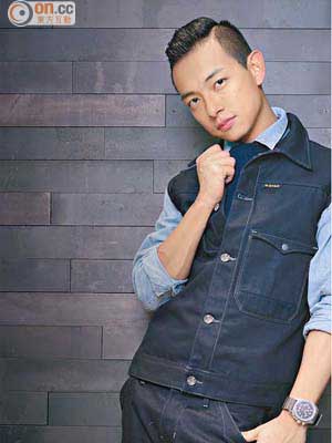 深藍色Hunter Slim Vest $2,195<br>淺藍色Hunter Shirt $1,295<br>深藍色Hunter 5620 3D Low Tapered Jeans $1,695