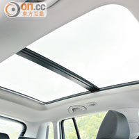 選配巨型天幕，可大大增加車廂舒適感，提升開揚感覺。
