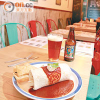 Burrito Guajillo $148<br>Tortilla薄餅皮足12吋長，需特地從美國訂來，包着Tenderloin、豆泥、香飯、番茄洋葱沙沙等配料，再淋上Guajillo紅椒汁，Size之巨，最能代表美國。