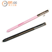 新S Pen（上）外觀與上代（下）分別不大，但會跟番機身嘅黑、白、粉紅3色。