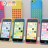 iPhone 5c特點是玩色，還可另購彩色圈圈膠殼撞色。