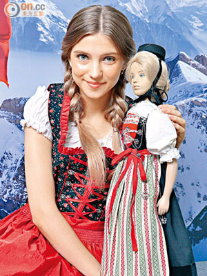 小鎮沙夫豪森州（Schaffhausen）的女性多穿黑色絲綢花紋長裙，紅襪更是服飾搭配的重點，盡顯優雅一面。