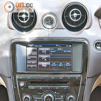 中控台設輕觸式屏幕，方便調控音響和冷氣系統。
