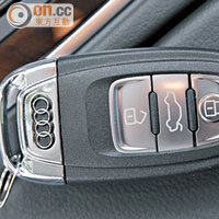 隨車配備的Comfort Key免匙啟動，提升了方便度。