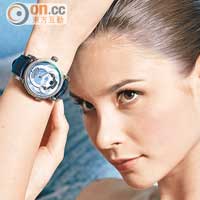 今年初SIHH發表的Nicolas Rieussec Rising Hours推出藍色珍珠貝母錶面款式。