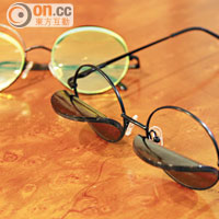 Jin也跟香港設計師交流合作，這款便是Percy Lau設計的彎曲太陽眼鏡，￥980（約HK$1,244）。