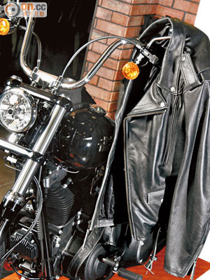Biker Jacket亦成為了60年代搖滾先驅David Bowie的反叛象徵。