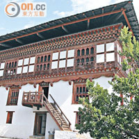 3層高的農舍由前任Je Khenpo建成，是了解不丹傳統建築的好教材。 