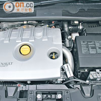 加入Turbo的2公升引擎，220hp馬力得以在瞬間釋放。
