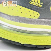 鞋踭的FORMOTION的葉片式移動墊位，可以自動調節出準確、舒適的落地角度，又可減低受傷機會。