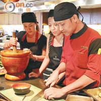 連曾志偉也曾在此拜師學藝，難怪Cooking Class已成為酒店熱門節目。