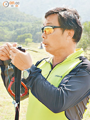 文錦輝教咗滑翔傘超過20年，他表示張曼玉都跟佢學過。