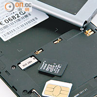 可以插microSD卡和更換電池，擴充方便。