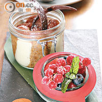 Tiramisu $88<br>招牌意大利芝士蛋糕做法正宗，軟滑中帶淡淡芝士和咖啡香，甜而不膩，伴紅莓吃，酸甜味令味道更平衡。
