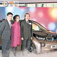 寶馬集團早前在理工大學舉行BMW i3新車發布會，出席嘉賓包括財政司司長曾俊華（左三）及德國駐港副總領事Mrs. Anna Bartels（左二）。