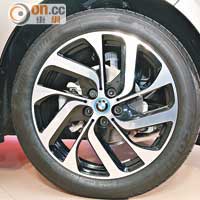 窄身輪胎有助減低滾動阻力。