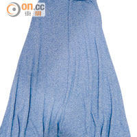 Lowrys Farm藍色針織長裙，原價￥3,990，Outlet價￥1,995（約HK$148）。