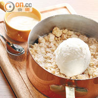 Old School Apple Crumble Caramel, Vanilla Ice-Cream $68　<br>Chef Harlan最喜歡用作招呼朋友的甜品，酸香的蘋果配脆粒、焦糖及雪糕來平衡口感。