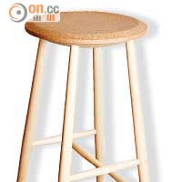 加入水松木元素的Drifted Chair，設計簡約實用。$4,999（b）