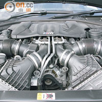 V8引擎動力強勁達到560hp，段段都咁好爆。