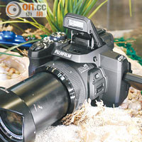 FinePix S1為市場首部全天候長炮相機。