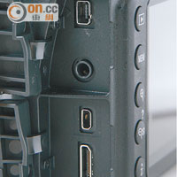 機側提供USB、HDMI等端子，可接駁另購的WU-1a無線行動配接器。