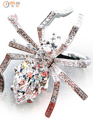 Araignée 18K白金蜘蛛戒指（梨形切割主石重5.46卡） $7,074,000