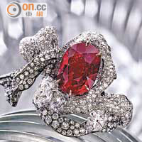 紅寶石緞帶戒指在拍賣會中以2,980萬元成交。