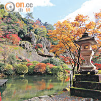 那谷寺的奇岩石山與周邊池塘美景，隨手也可拍攝出漂亮風景。